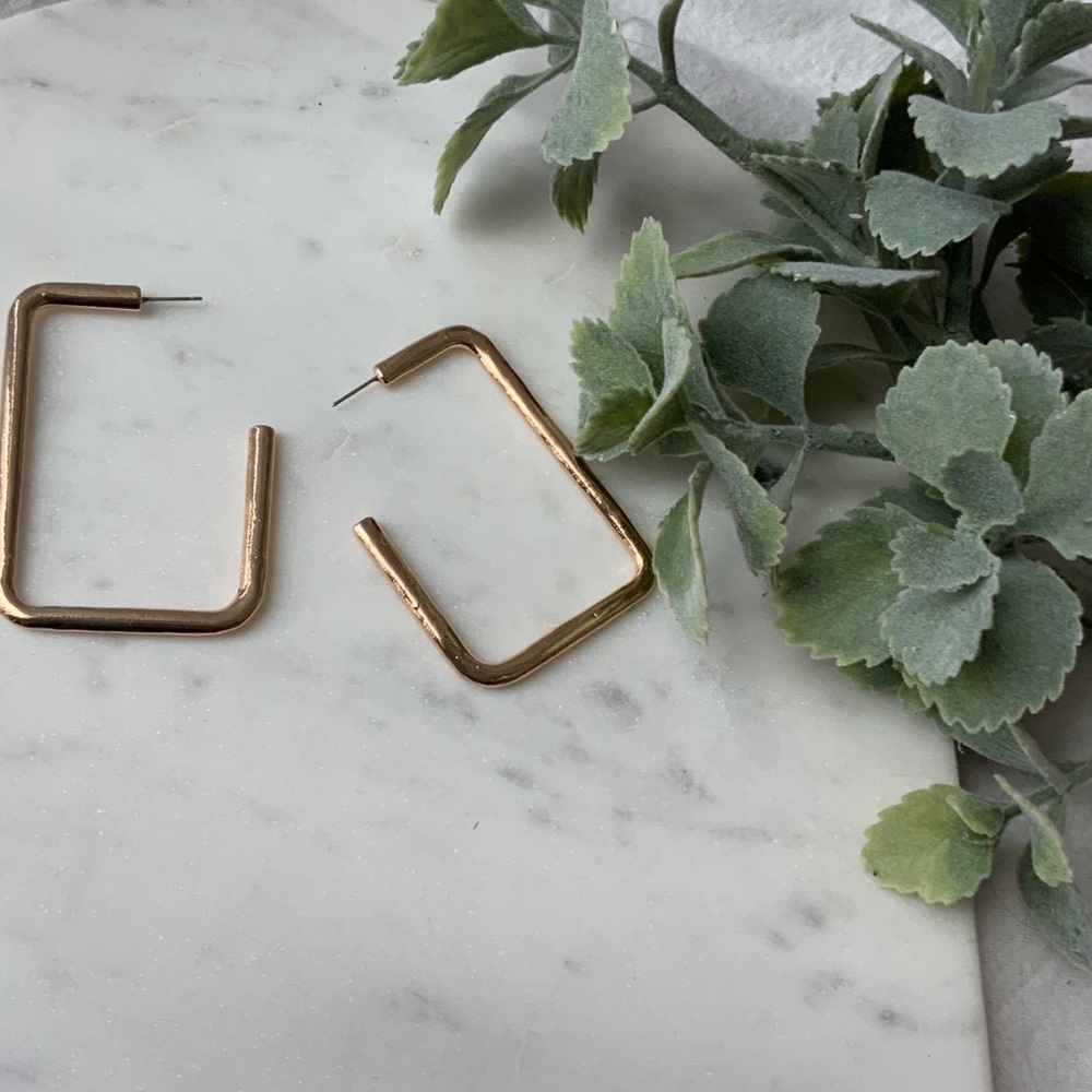 The Leila - Thick Rectangle Golden Hoop Earrings - Picture 5 of 7